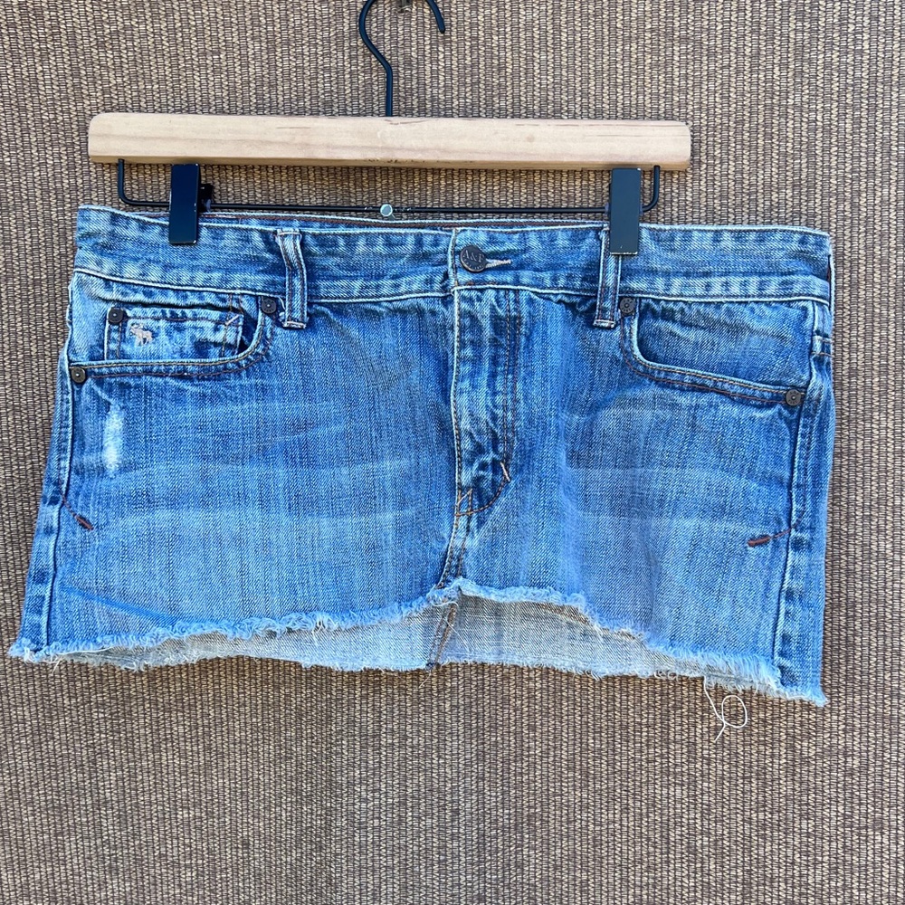 Abercrombie & Fitch blue denim jean mini skirt raw hem pocket Y2K-style Sz 10
